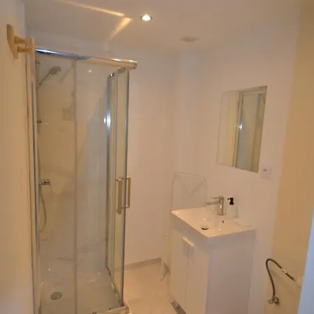 Apartment Cassin - Next To Tramway Line 2 Near Airport