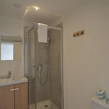 Apartament Cassin - Next To Tramway Line 2 Near Airport